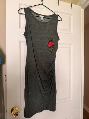 Leith - Green Sleeveless Knit Dress with Red Rose Floral Embroidery